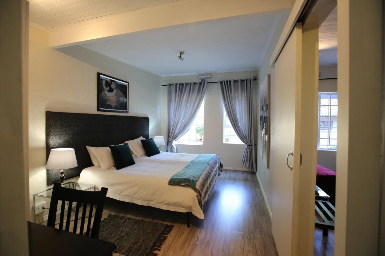 Hotel Big Tree Midrand Esterno foto