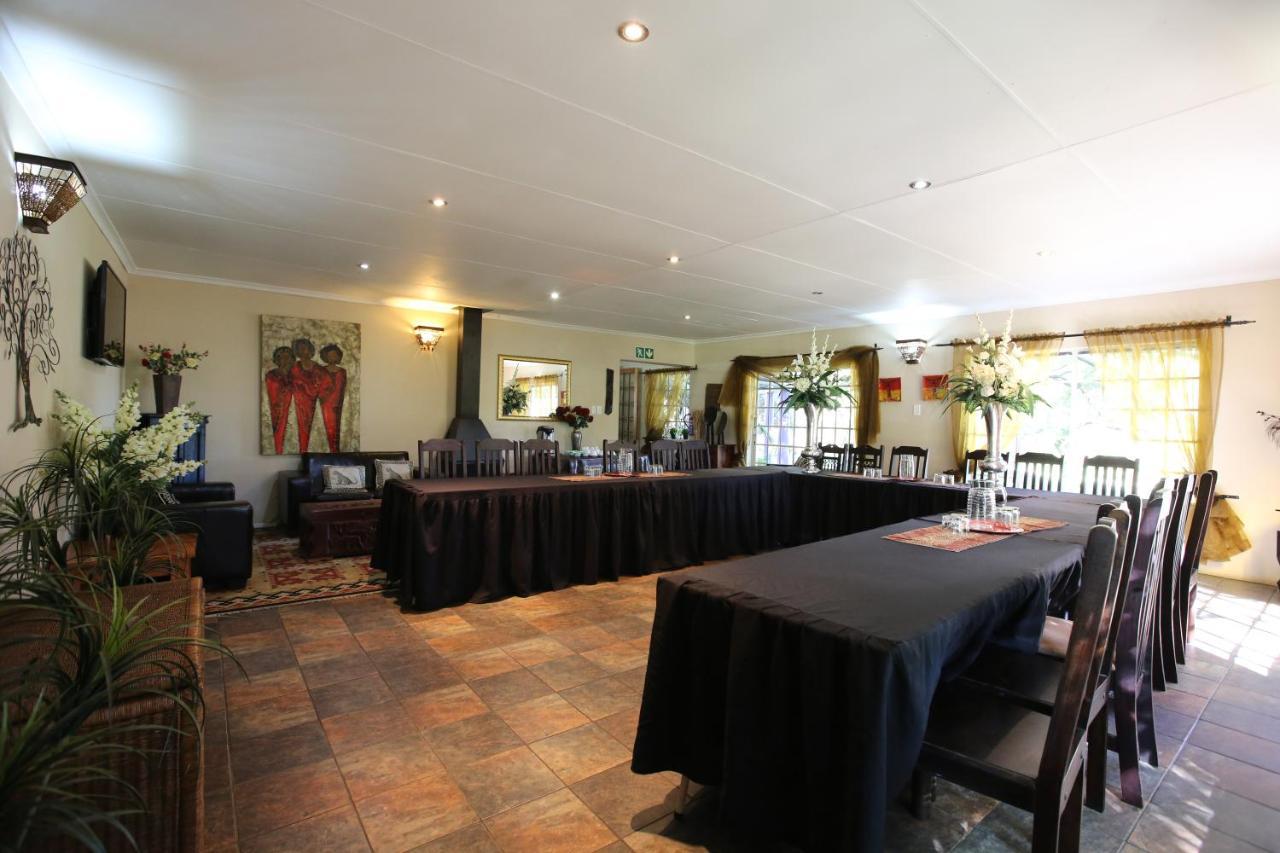 Hotel Big Tree Midrand Esterno foto