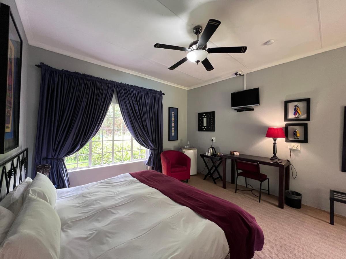 Hotel Big Tree Midrand Esterno foto