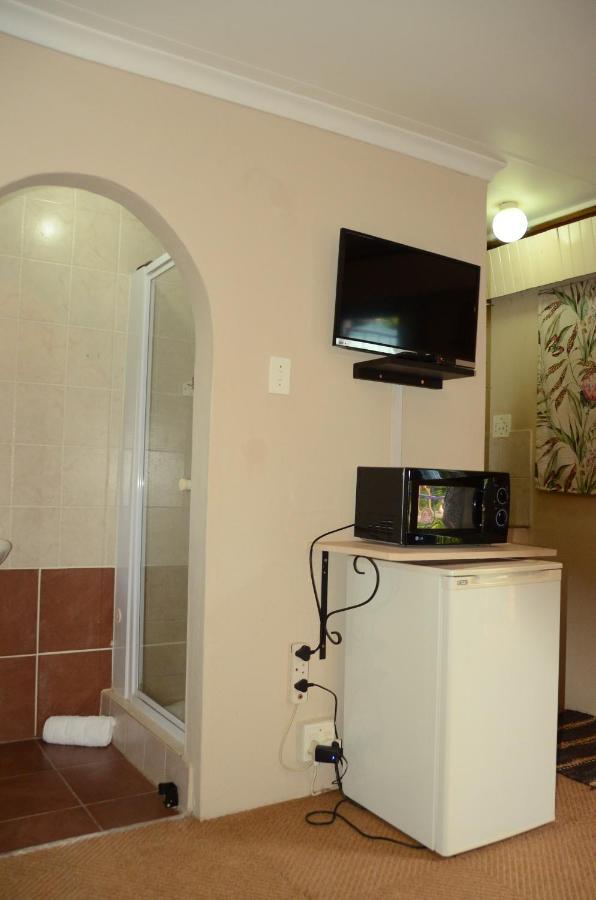 Hotel Big Tree Midrand Esterno foto