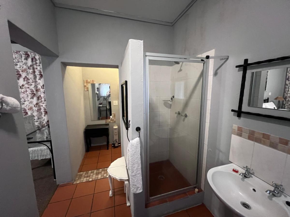 Hotel Big Tree Midrand Esterno foto