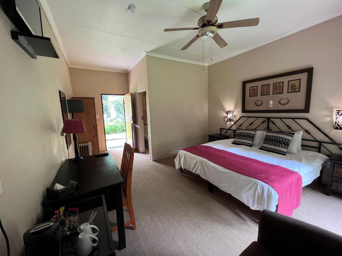 Hotel Big Tree Midrand Esterno foto