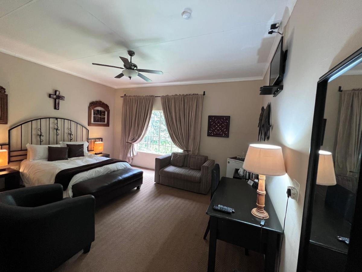 Hotel Big Tree Midrand Esterno foto