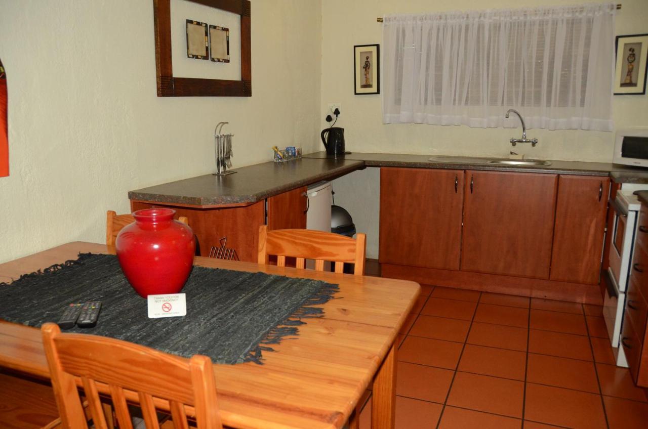 Hotel Big Tree Midrand Esterno foto