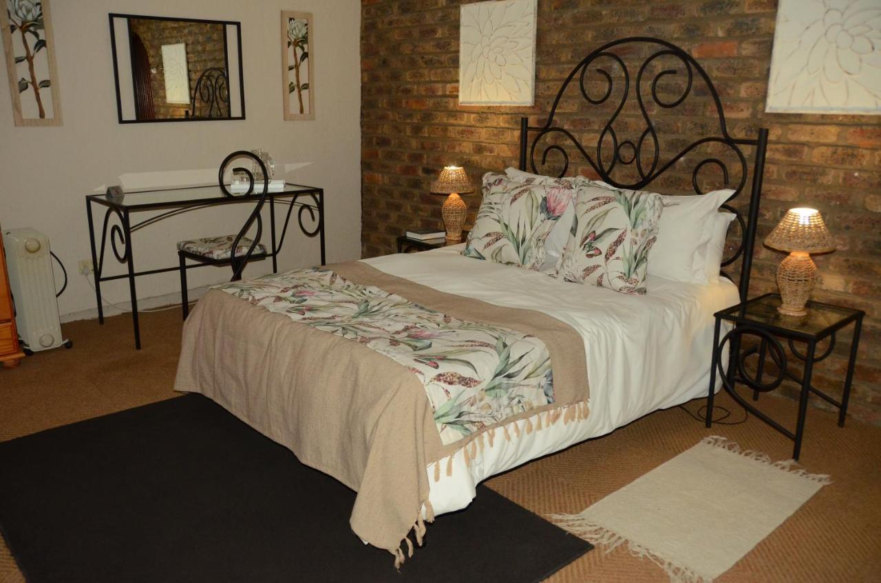 Hotel Big Tree Midrand Esterno foto