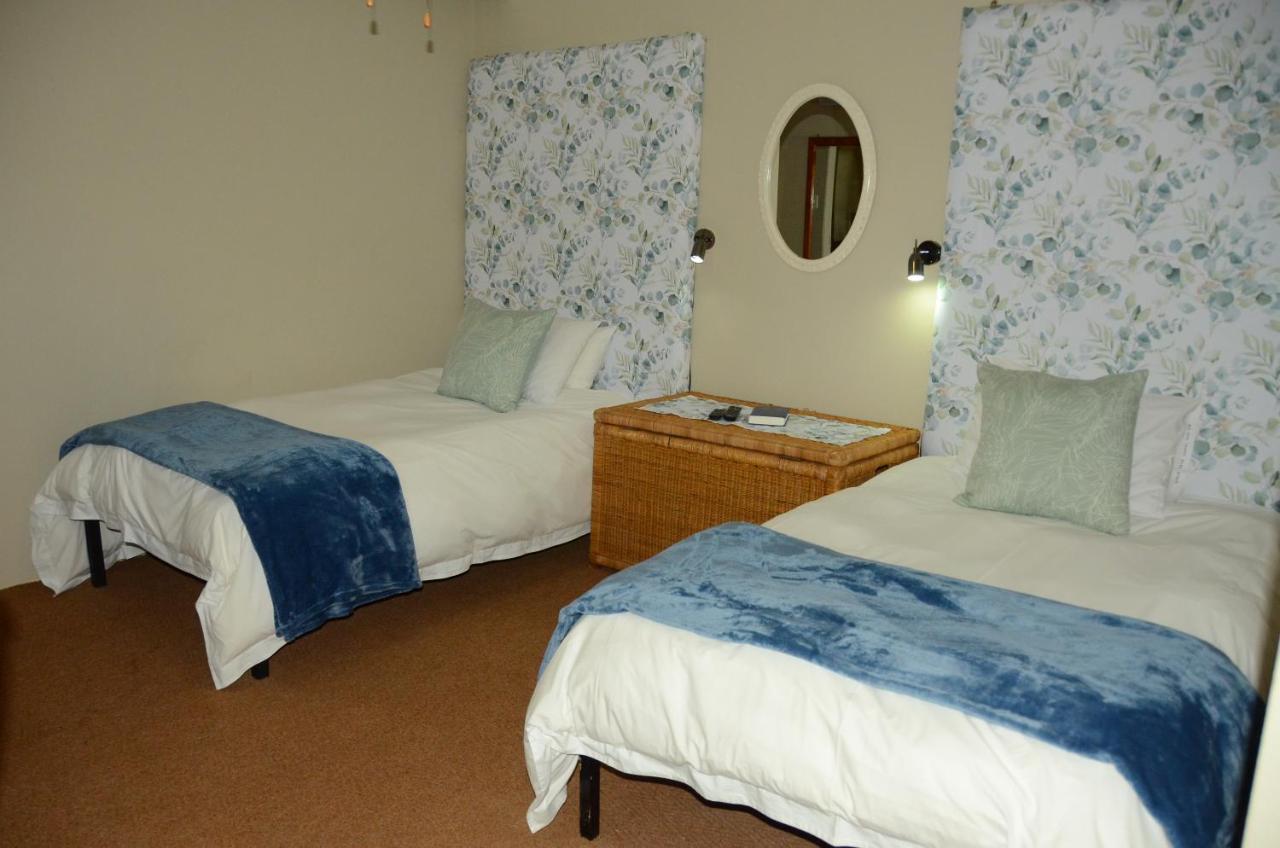 Hotel Big Tree Midrand Esterno foto