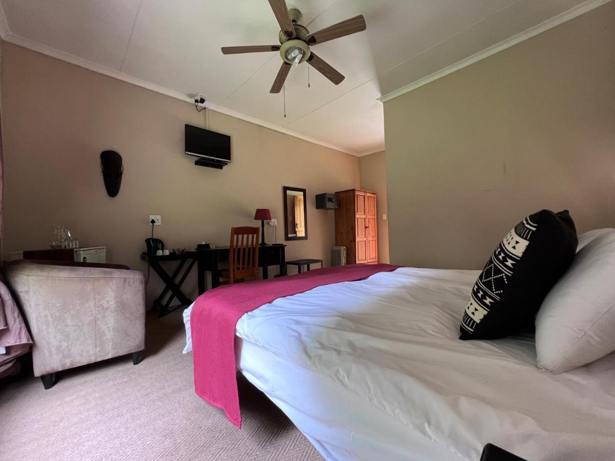 Hotel Big Tree Midrand Esterno foto