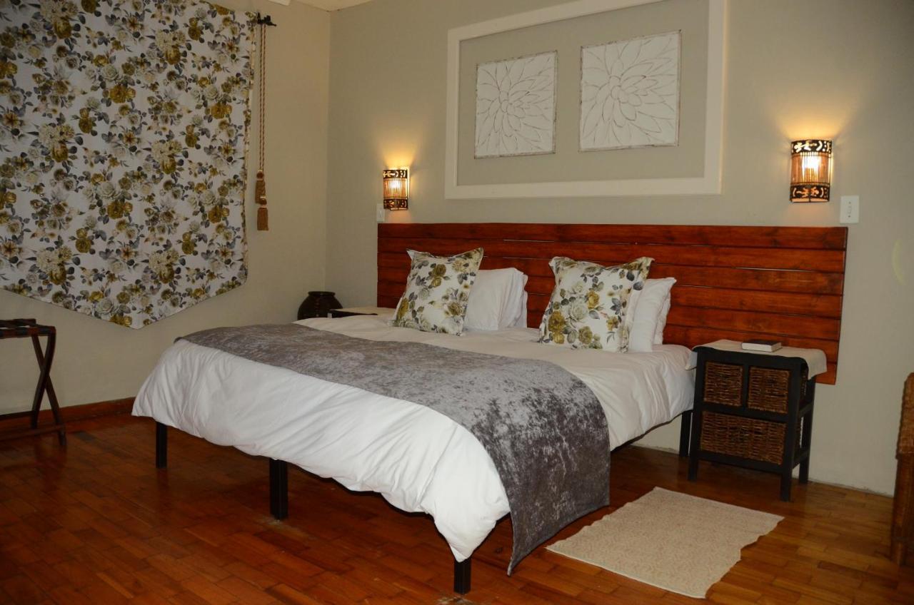 Hotel Big Tree Midrand Esterno foto