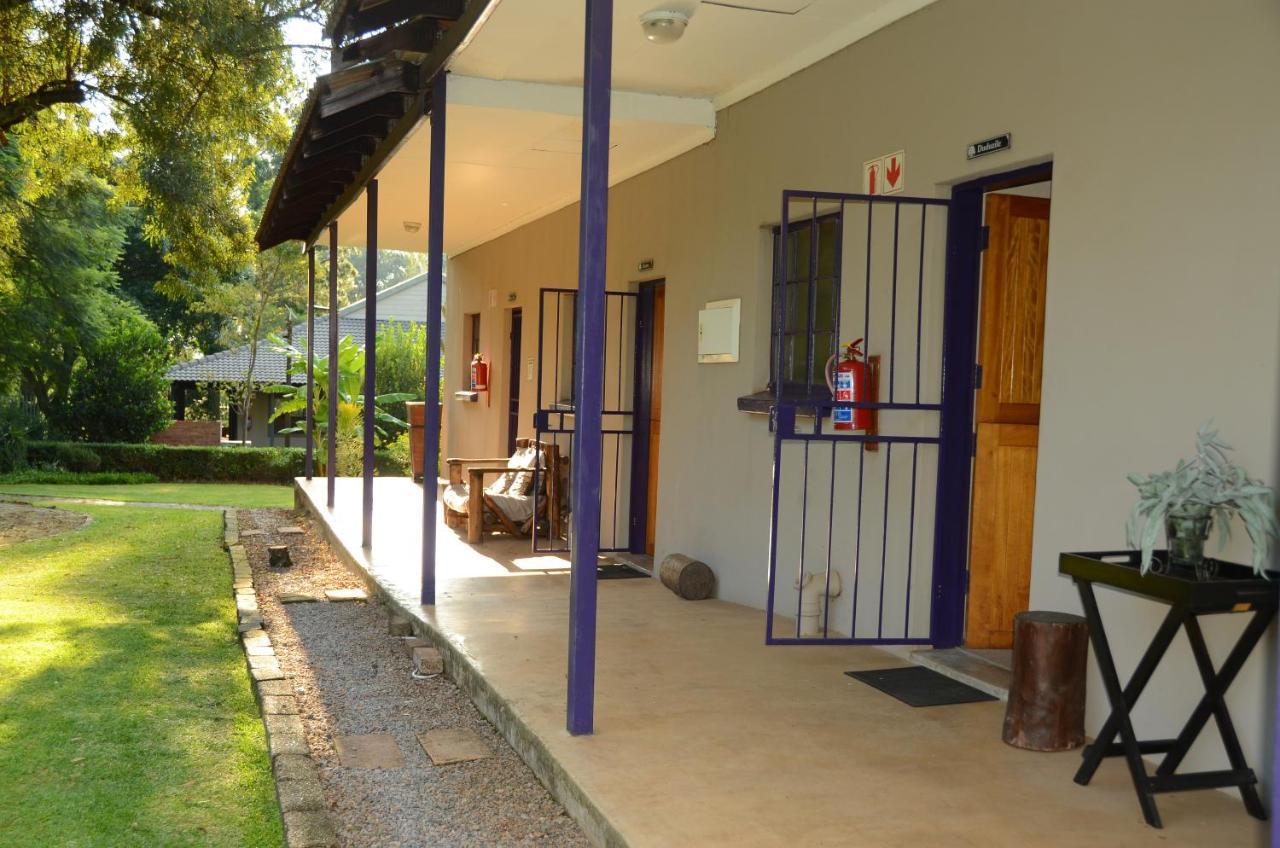 Hotel Big Tree Midrand Esterno foto