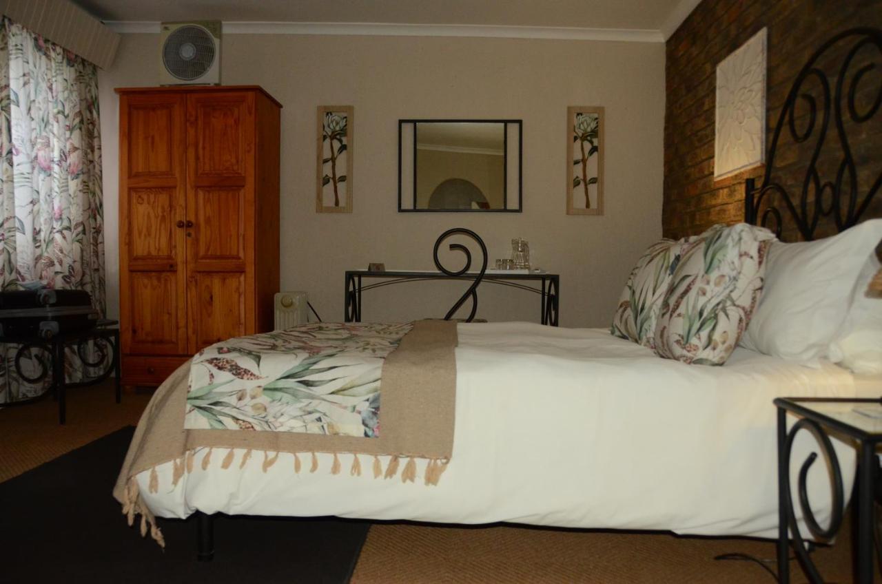 Hotel Big Tree Midrand Esterno foto