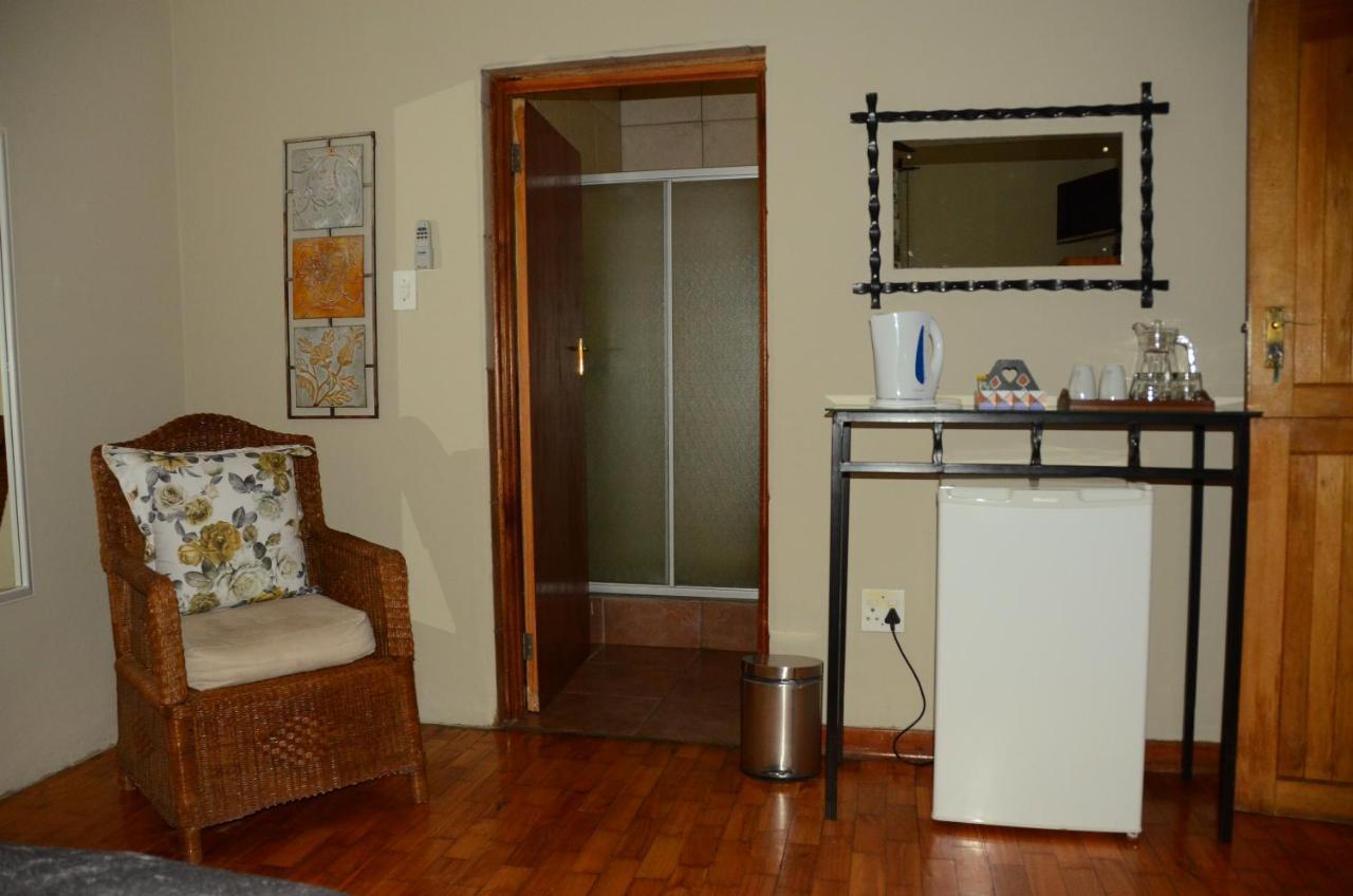 Hotel Big Tree Midrand Esterno foto