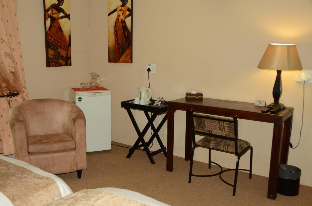 Hotel Big Tree Midrand Esterno foto