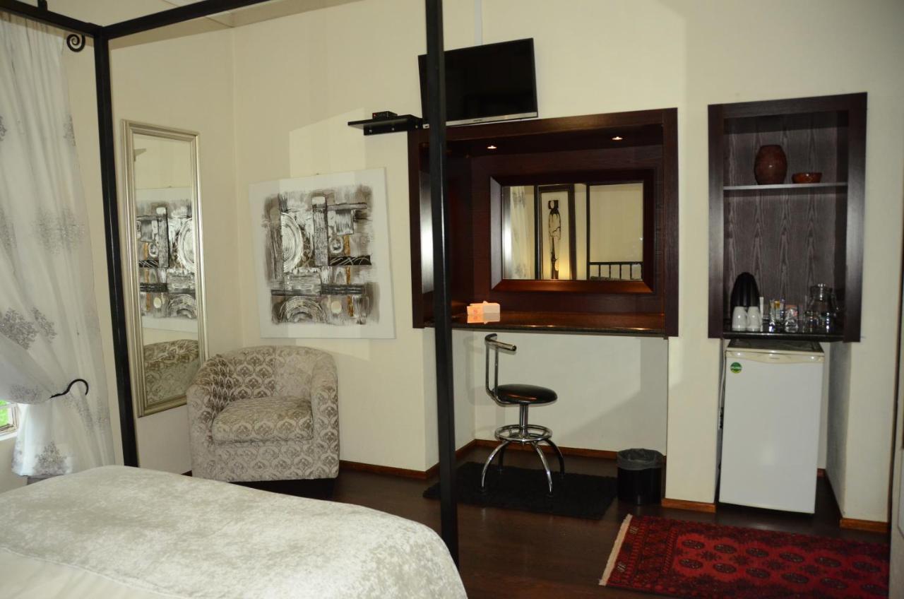 Hotel Big Tree Midrand Esterno foto