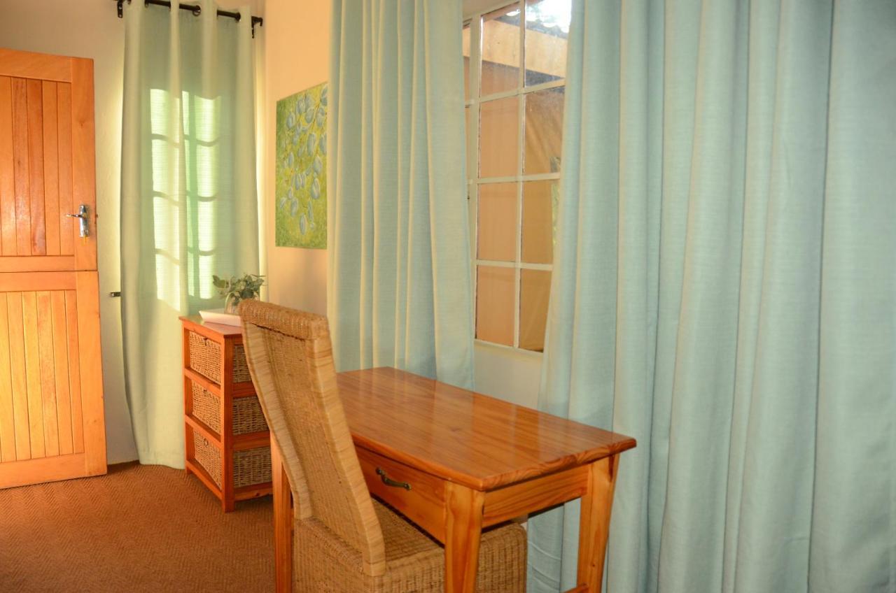Hotel Big Tree Midrand Esterno foto