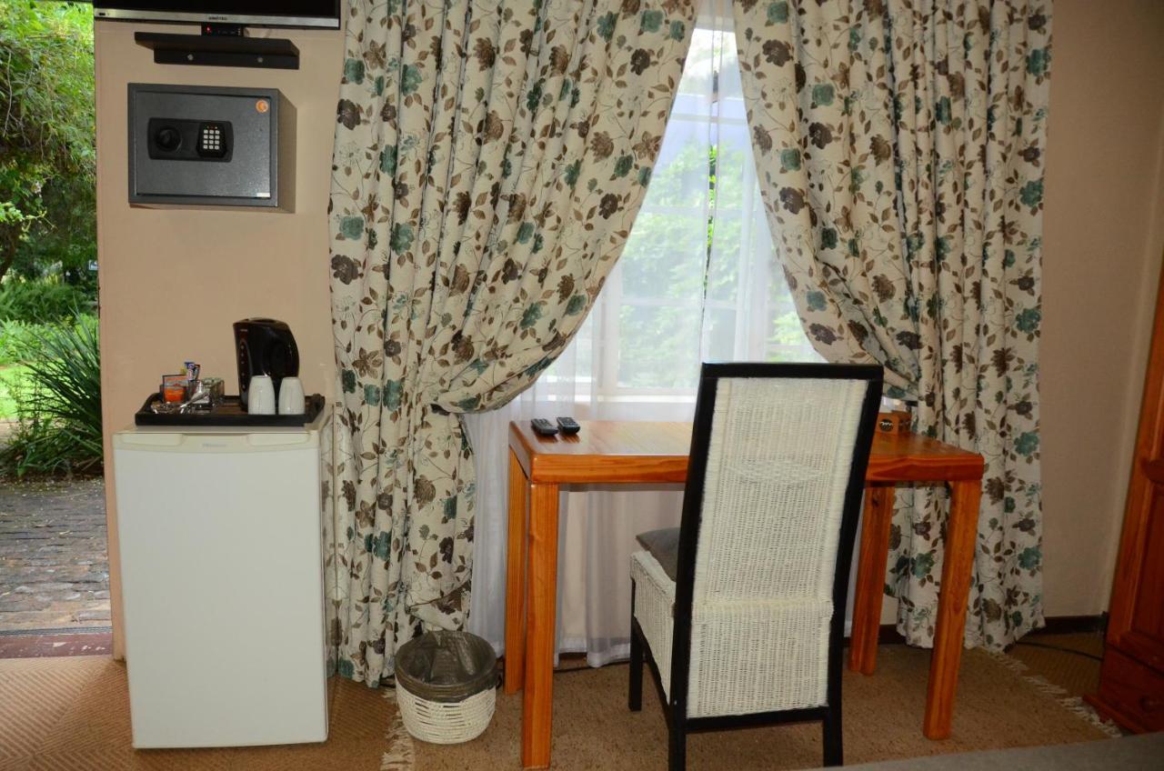 Hotel Big Tree Midrand Esterno foto